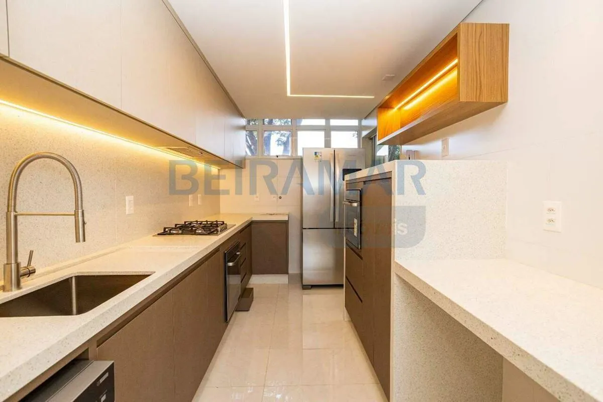 UM APARTAMENTO PARA ENTRAR E MORAR TOTALMENTE REFORMADO E LINDÍSSMOSe você procu...