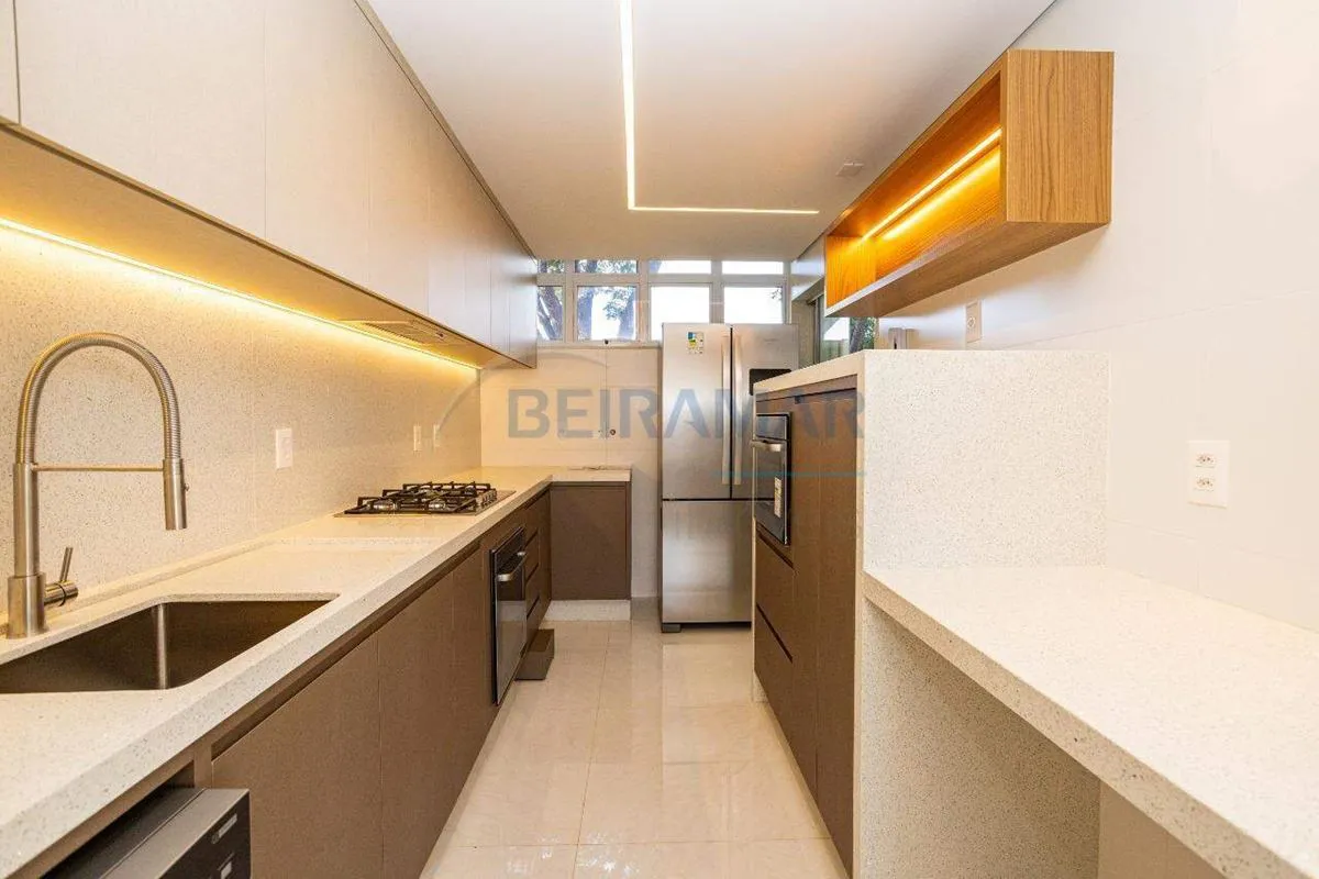 Se você procura um apartamento sofisticado, TOTALMENTE REFORMADO e pronto para m...