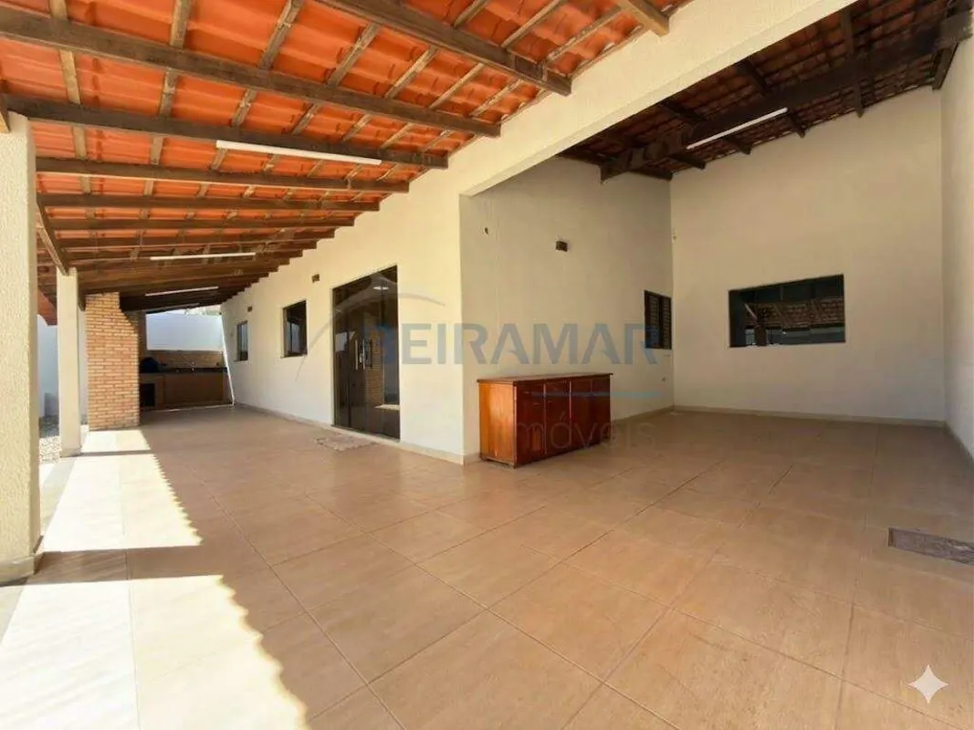 Excelente casa com ambientes amplos, área de lazer completa e ótima distribuição...