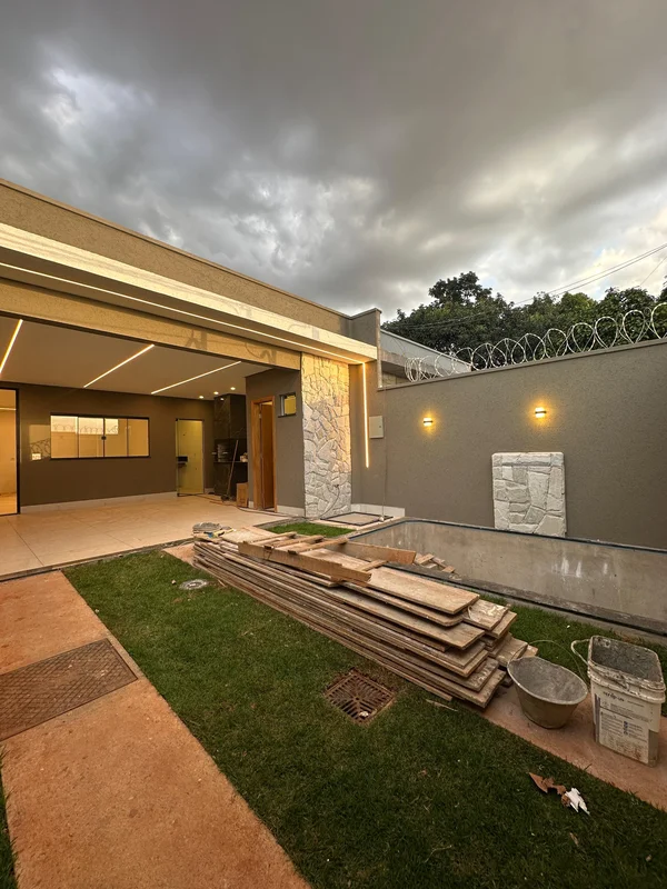 ?? CASA COM PISCINA | GARAVELO B – GOIÂNIA ?? Localização: Garavelo B – Goiânia/...