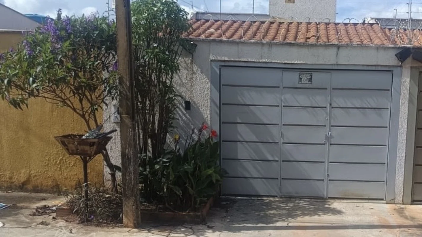 Conquiste seu novo lar na charmosa Rua Dona Aurora, no bairro Solange Park III, ...
