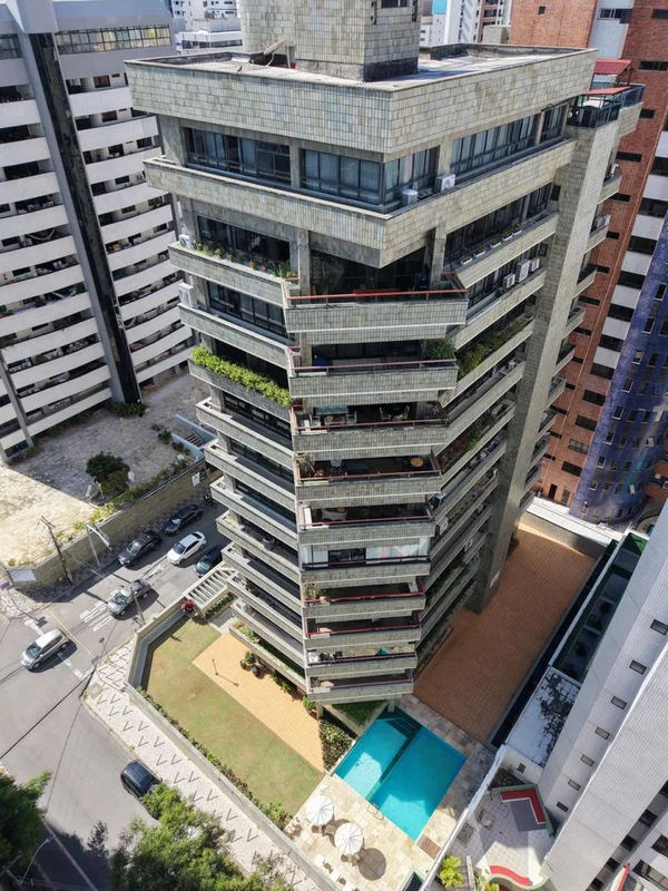 Descubra um elegante apartamento de 4 dormitórios no coração de Meireles, Fortal...