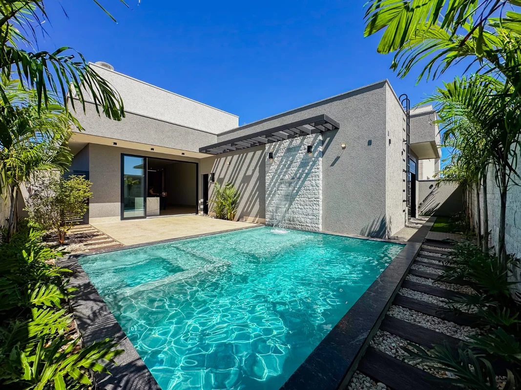 Descubra esta linda casa térrea de alto padrão no Residencial Itália, localizada...