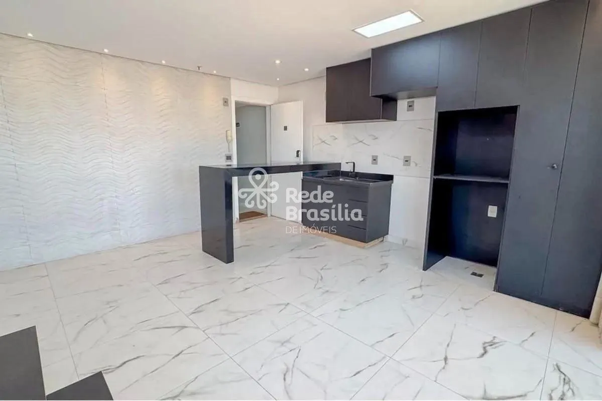 Venha conhecer e se apaixonar por esta cobertura duplex no Park Style, ampla, co...