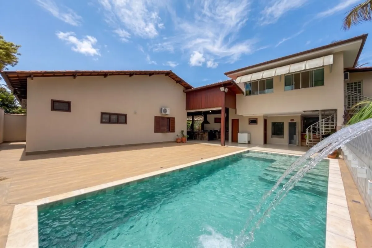 :: Casa térrea com área gourmet, sauna, piscina e ofurô, no Lago Norte . 4 quart...