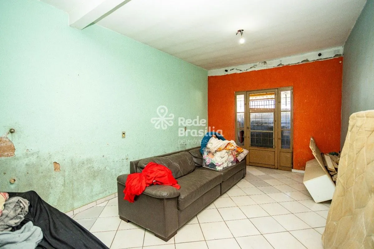 O imóvel possui área total de 931,67 m², conforme instrumento particular de cess...