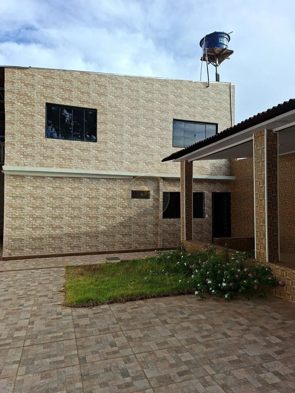 Excelente imóvel de esquina, composta de 2 casas novinhas dentro do mesmo lote.1...