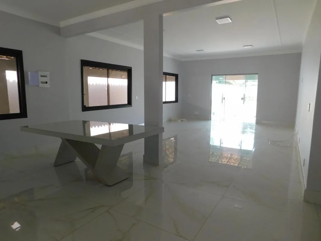 Casa térrea em condomínio fechado, Lote 1000 m²Construção novaSala para 3 ambien...