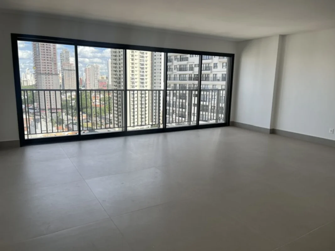 O imóvel no bairro Setor Marista possui 222 metros quadrados com 4 quartos sendo...