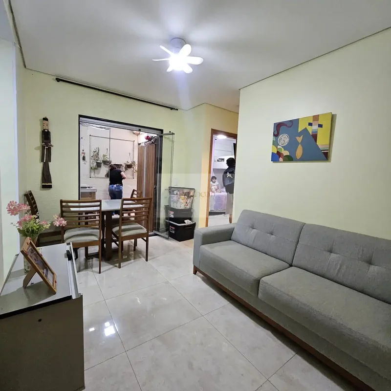  OBS : VENDO MOBILIADO , VAI COM TUDO !!!! Um apartamento garden, térreo e mobil...