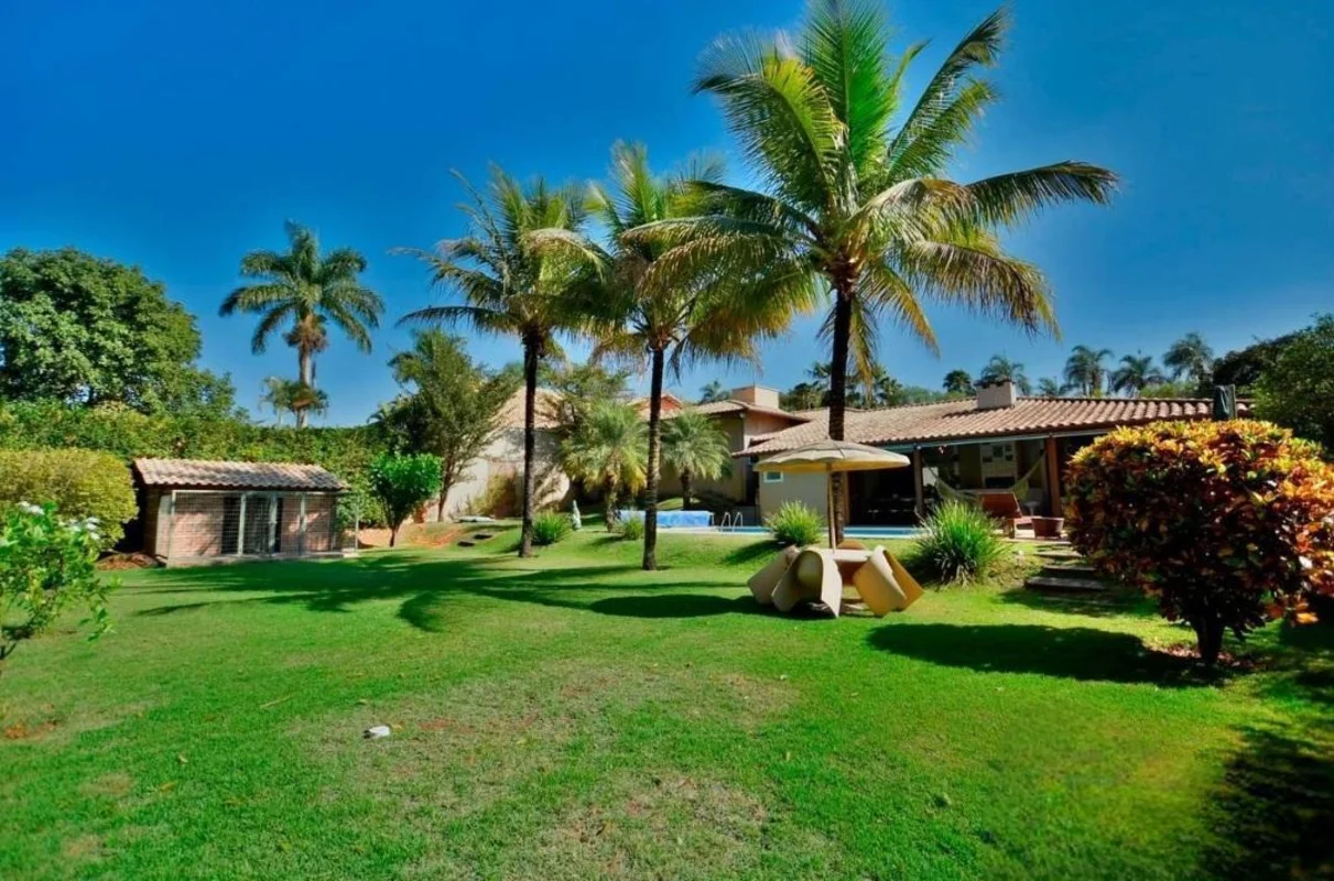 Uma casa encantadora, perfeita para quem busca qualidade de vida, segurança e la...