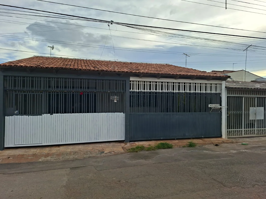 Excelente casa na QNP 18 com 02 quartos.Sendo uma Suíte com closet.Sala de star ...