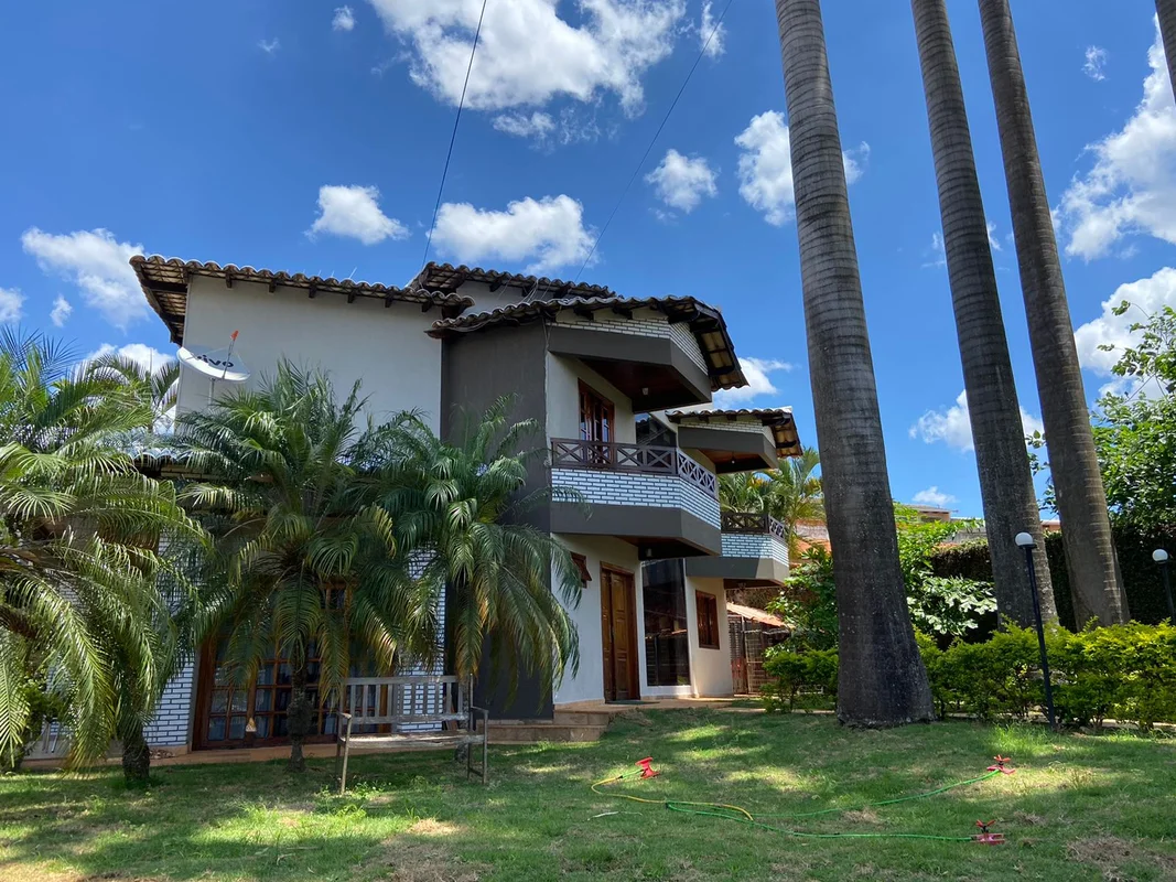 VENDE-SE – SOBRADO DE ALTO PADRÃOExcelente sobrado com localização privilegiada,...