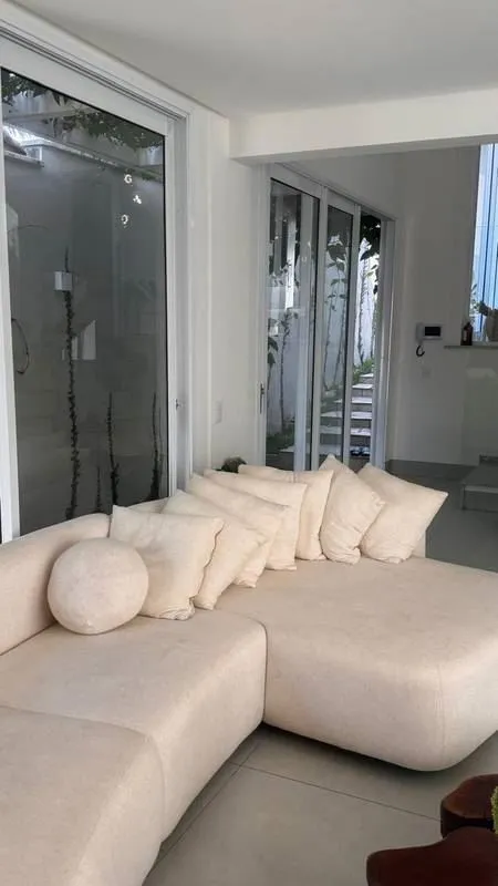 Belissimo sobrado estilo triplex no Setor Jaó, com 1 suíte com closet e sacada, ...