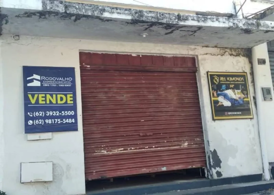 SALA COMERCIAL DE APROXIMADAMENTE 40 M².BARRACÃO NOS FUNDOS DE: 3 COMODOS, BANHE...