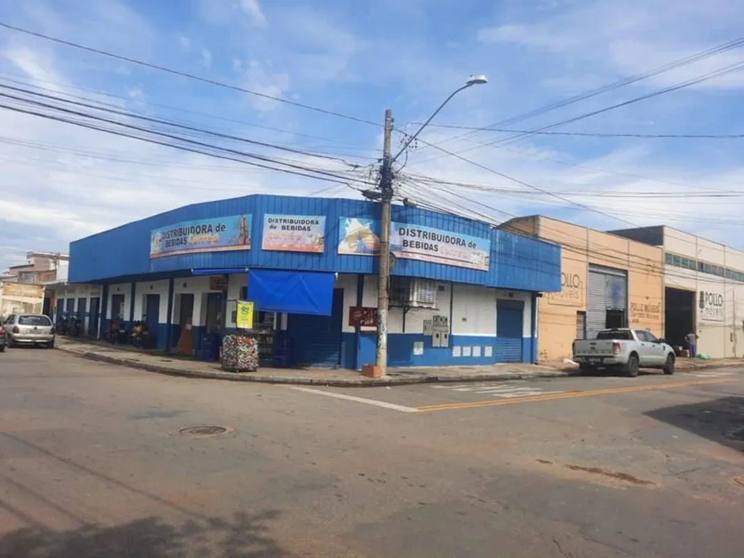 Aluga-se sala comercial de 50 m² no Setor Coimbra, esquina, situada na área come...