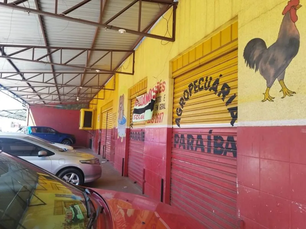 VENDO excelente oportunidade de investimento composta por 03 (três) imóveis dist...