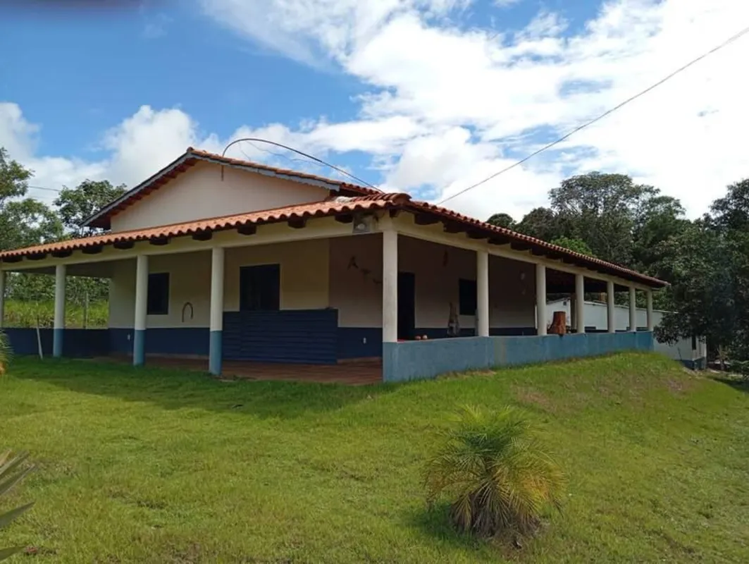 CASA DE 3/4, SENDO UMA SUÍTE, COZINHA AMERICANA, COPA, ÁREA EM U E TODA NA CERÂM...