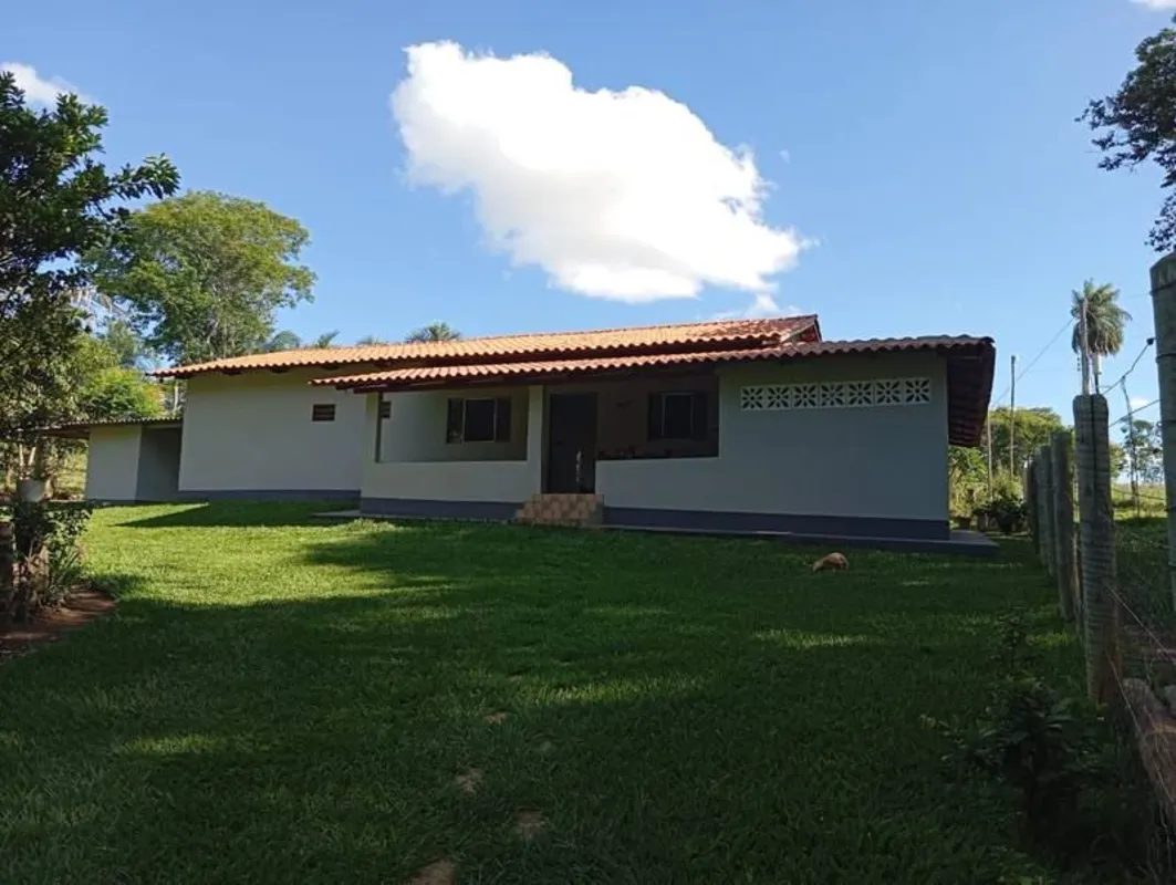 É isso mesmo, uma linda chácara de 1 alqueire e 20 litros. É só trazer a mudança...