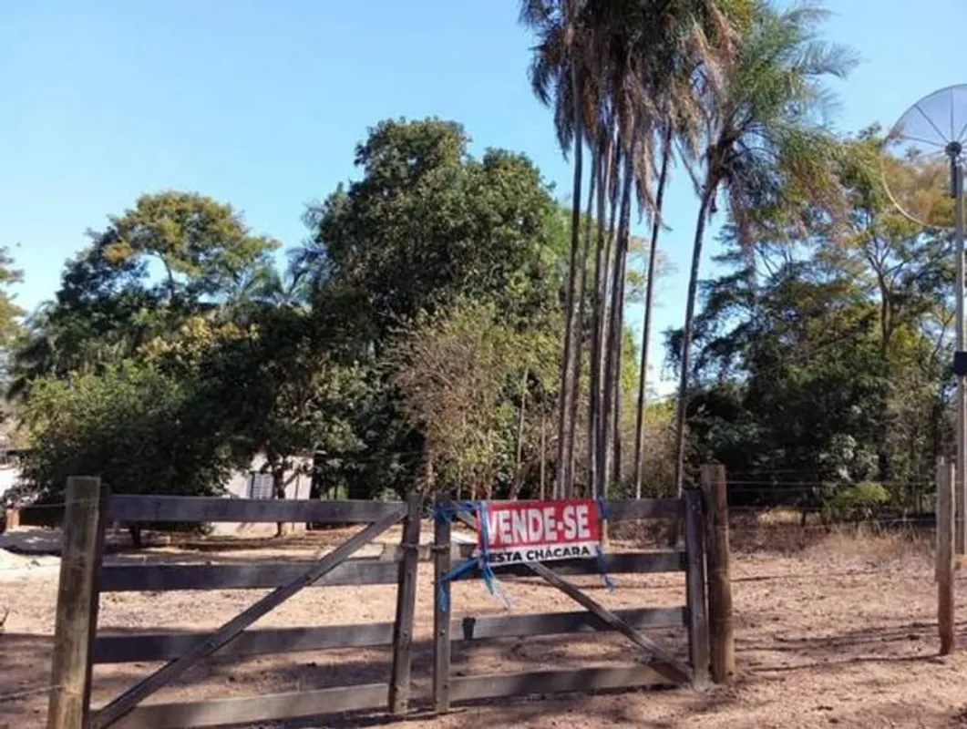 CASA COM 4 QUARTOS, BANHEIRO, COZINHA COM ARMÁRIOS, POÇO ARTESIANO DE 120 MT, PO...