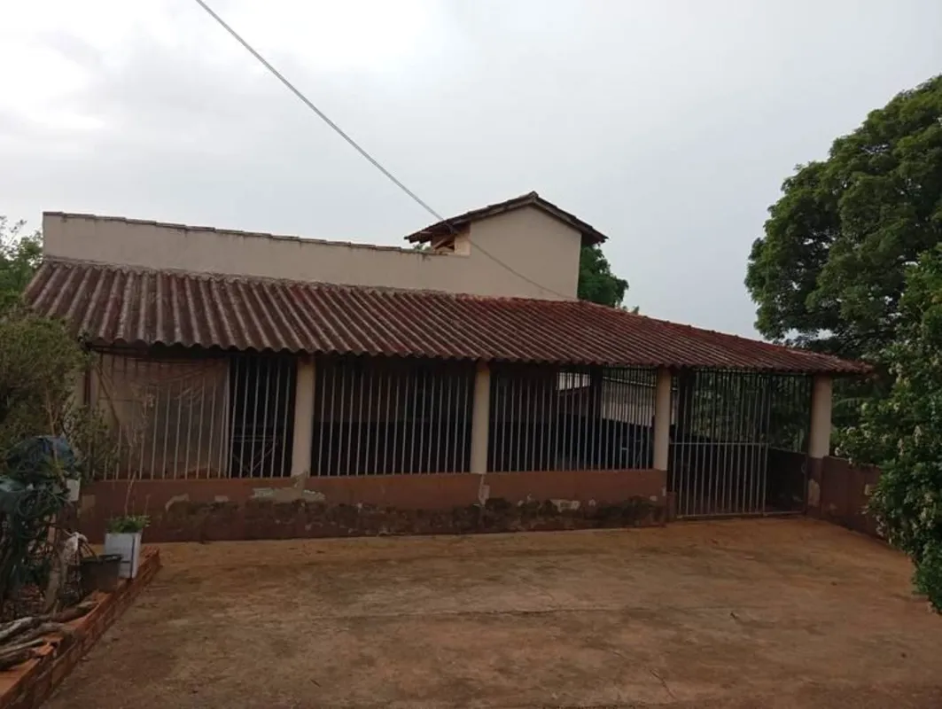 CASA DE 3/4, SENDO 1 SUÍTE, BANHEIRO SOCIAL, SALA DE DOIS AMBIENTES, ARMÁRIOS NO...