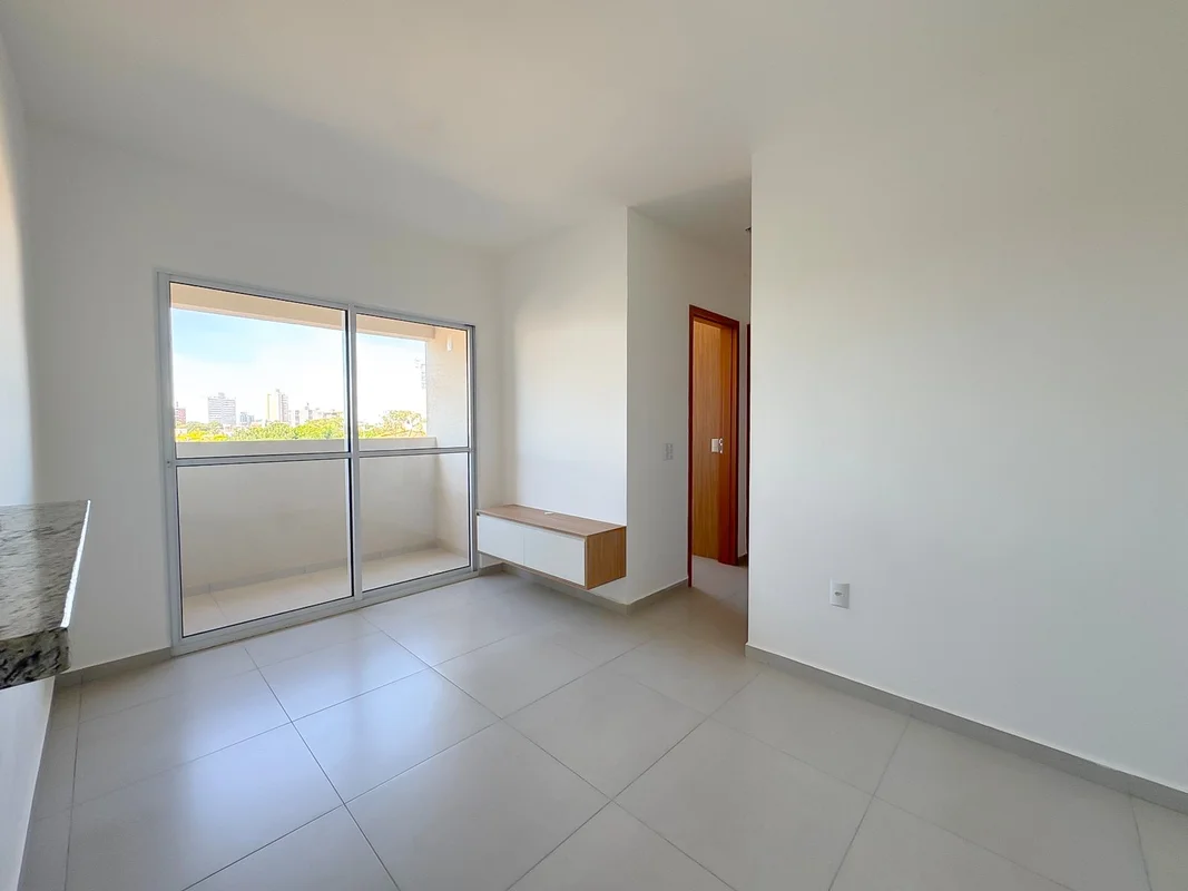Descubra este acolhedor apartamento de 2 quartos, localizado na QR 120, em frent...