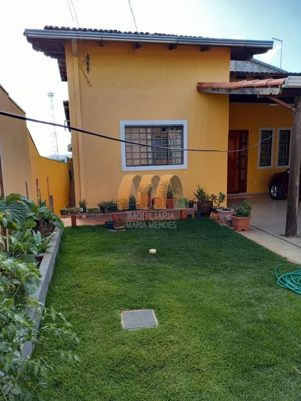 Excelente casa no bairro Itamaraty;3 quartos sendo 1 suíte;banheiro social;cozin...