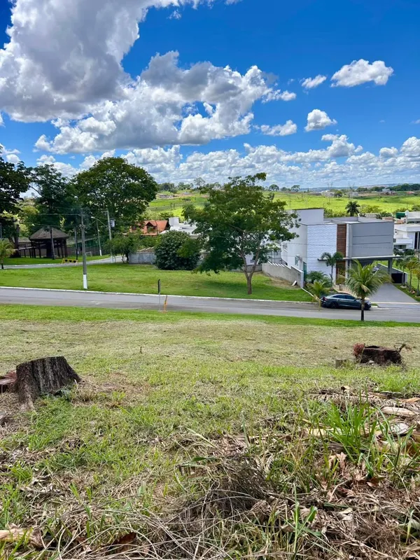 Lote com 395,17m²Com frente de 13,093m12,402m de fundos31,00m lado esquerdo, 31,...