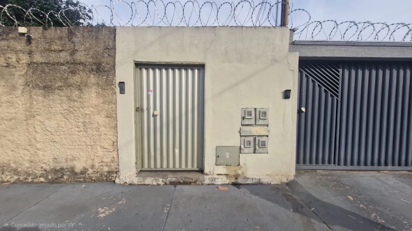 Casa comercial com aproximadamente 30m², ideal para pequenos negócios, escritóri...