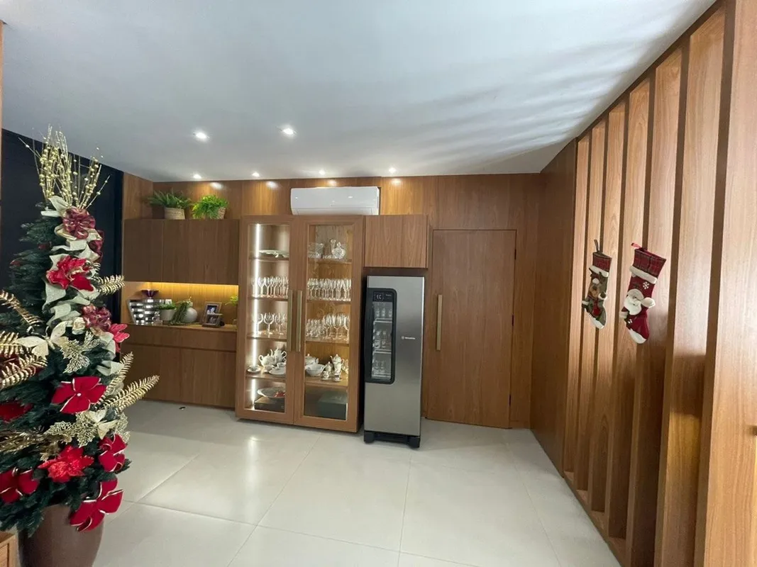 Casa com 147mt de aréa construída, 3 suítes , 1 master com closet , sala e cozin...
