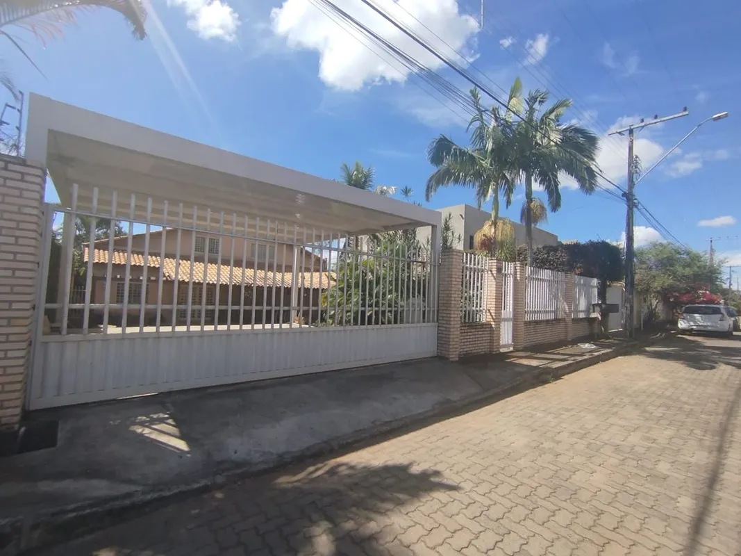 IDEALIZE ALUGA CASA NO CONDOMÍNIO RK Imóvel - Características:A casa é composta ...