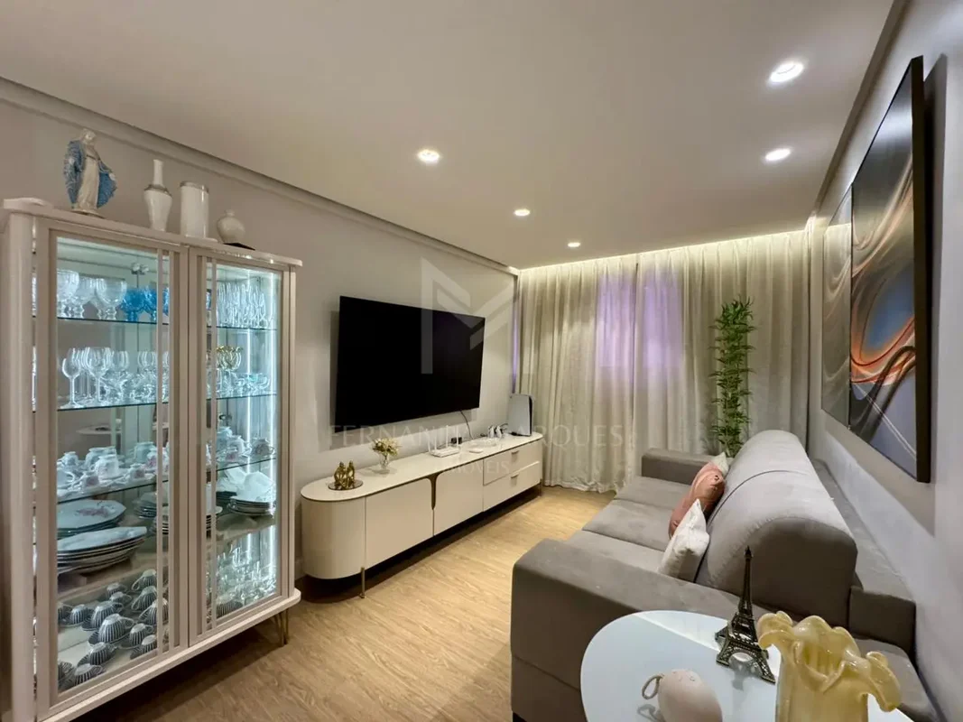 Fernanda Marques vende excelente apartamento no Res. Sedgwick, Rua 31 Sul!80m² -...
