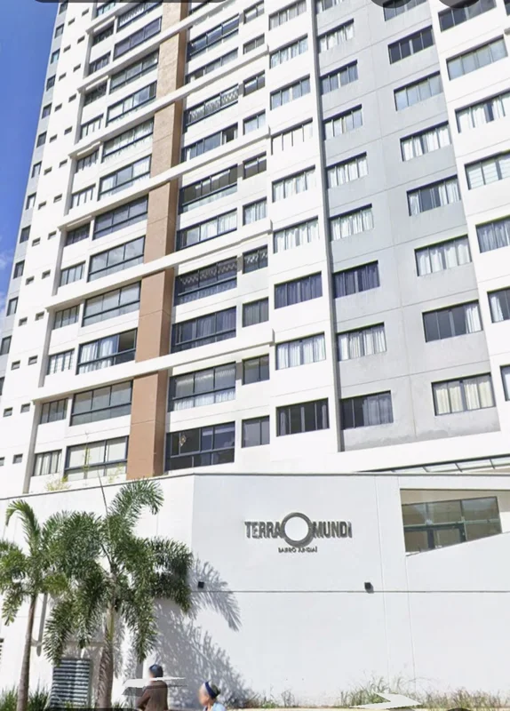 Descubra um apartamento acolhedor no terra mundi e bem localizado na Avenida Mad...