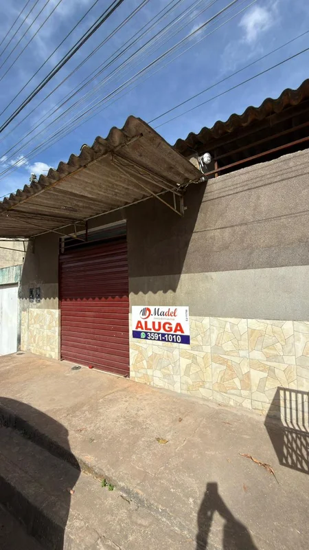 Madel aluga loja do condomínio Versalhes.DESCRIÇÃO: Loja de 25m2 com banheiro e ...