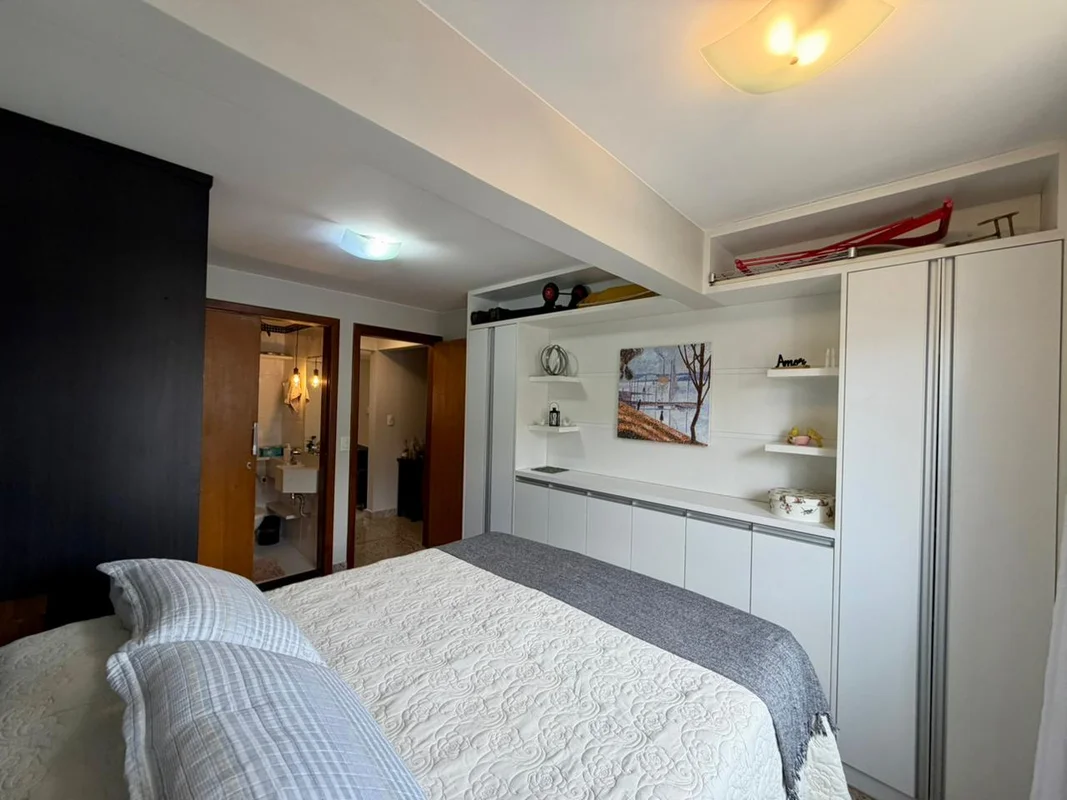 APTO 2 QUARTOS LUCIO COSTA - COM SUITE - REFORMADO E COM MOVEIS - GARAGEM COBERT...