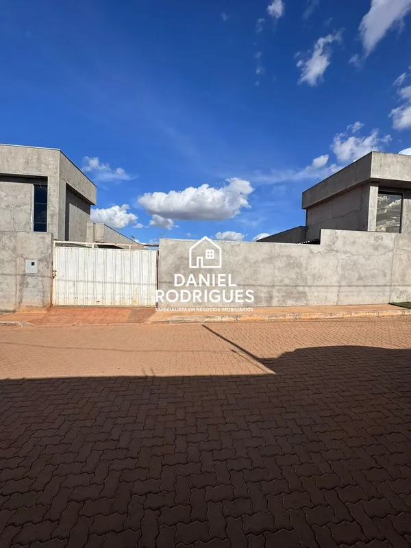 Vendo Casa na 26 de setembro Rua 02 Contém: - 2 Quartos - ?1 Banheiro - ?Sala Am...