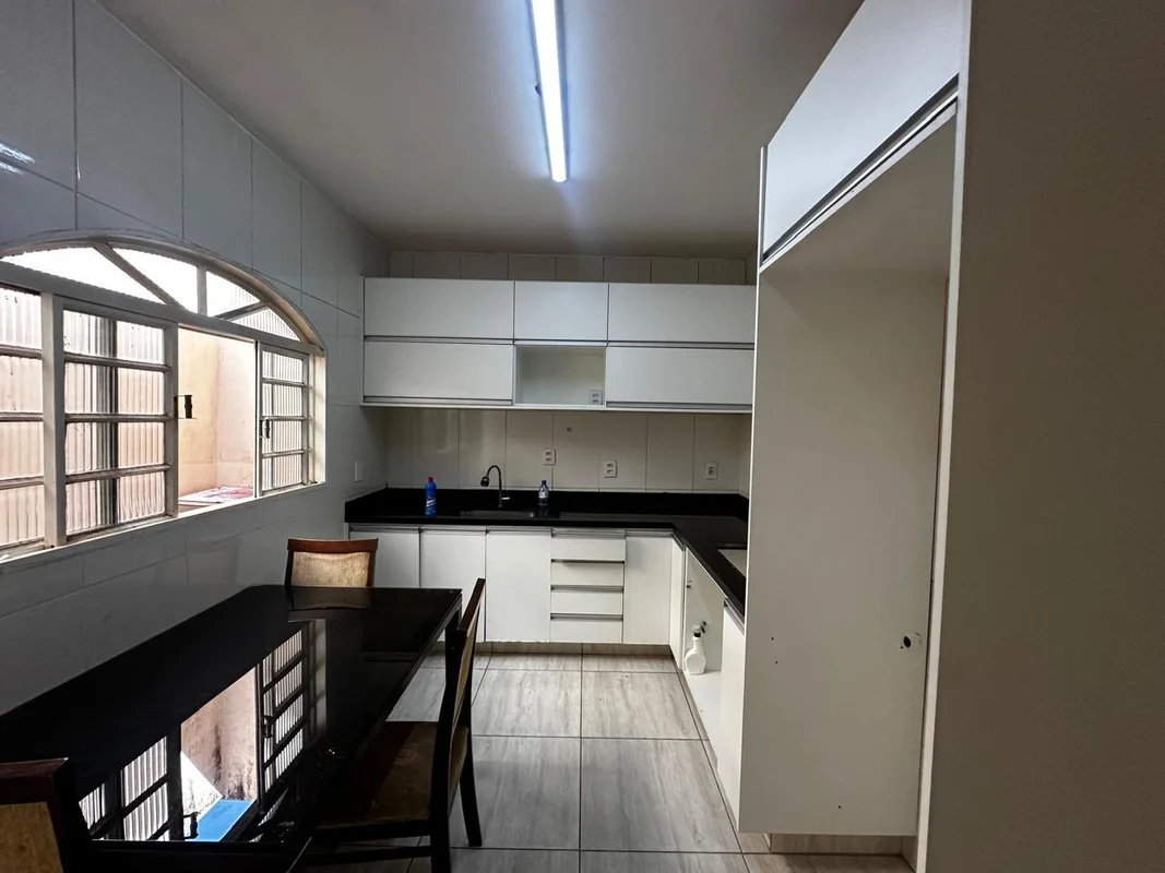 * - Descubra uma casa confortável em uma localização privilegiada: QNP 09, CEILÂ...