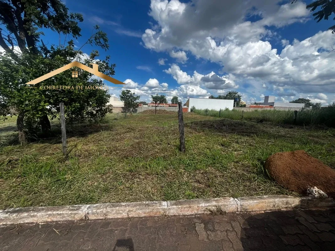 LOTE À VENDA – Condomínio Mini Chácaras do Lago Sul Se você busca segurança, con...
