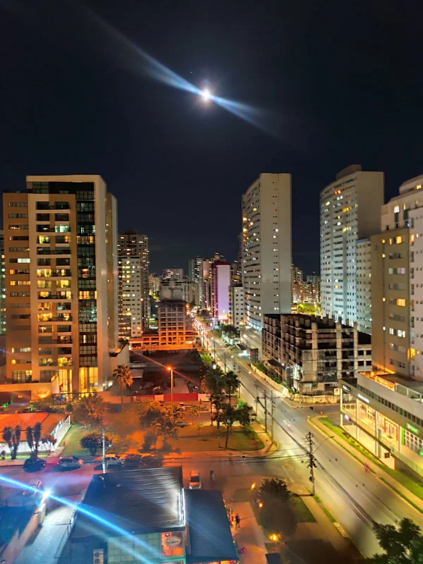 Descubra um apartamento de 3 quartos no coração de Águas Claras, na Rua 28, lote...
