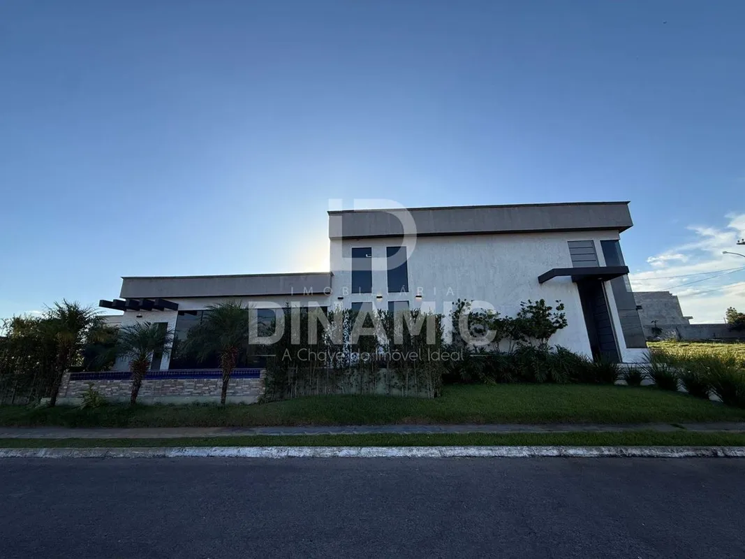 (ID 01)Casa de Alto Padrão para Locação no Condomínio Copacabana.More com confor...