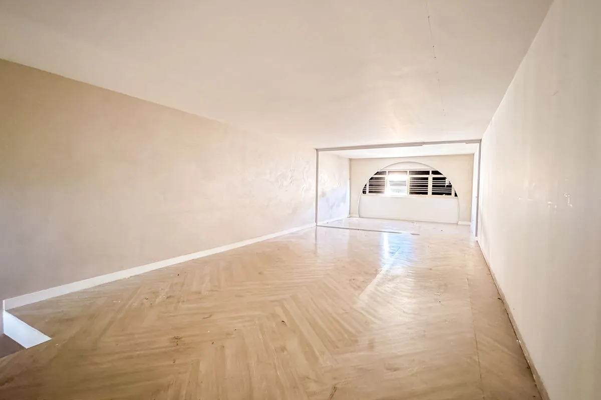 LOJA COMERCIAL COM 98,98M2, SENDO 49,98M2 DE TERREO E 45,98M2 DE MEZANINO, BANHE...