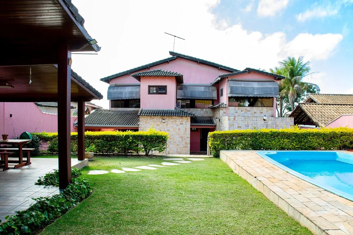 Sofisticação, conforto e privacidade no Condomínio Estância Jardim Botânico. Ace...