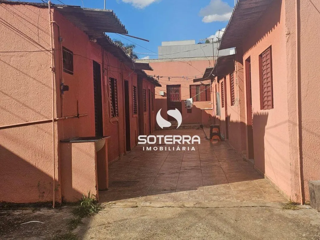 Soterra Imobiliária disponibiliza para venda Lote de 300m² com 8 kitnetsTodas as...
