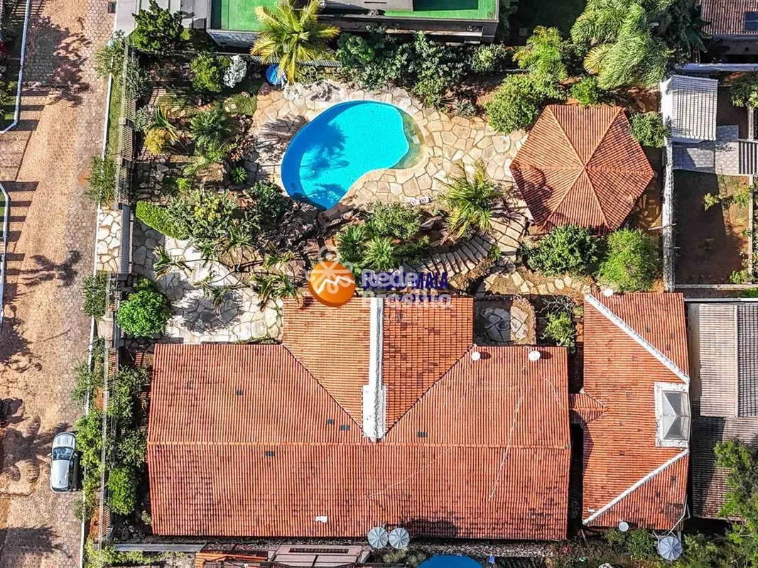 Excelente oportunidade em imóvel único, amplo e completo!Propriedade formada por...