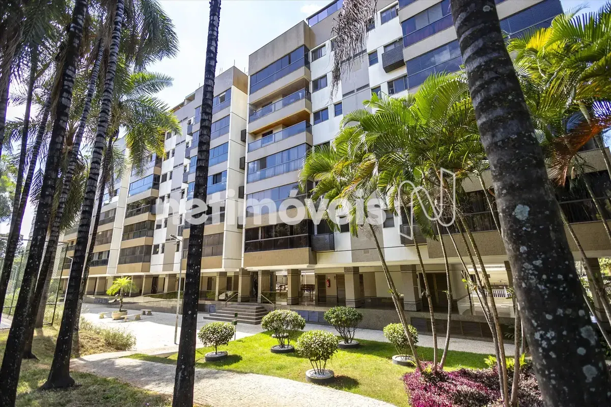 SQN 311 - BLOCO "C" – ASA NORTE More em uma das quadras mais tradicionais e cobi...