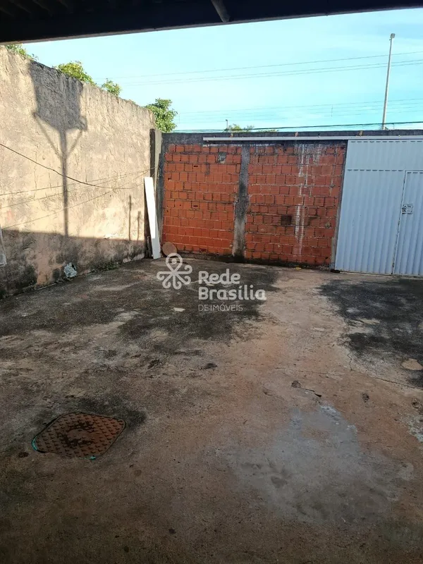 QN 223 - Casa de fundo em lote comercial - Samambaia Norte Apresentamos uma ótim...