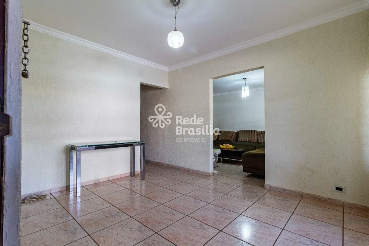 TH35313 - Qe 28 Guará, Casa 03 quartos, 290m². Agende sua visita! Imóvel compost...