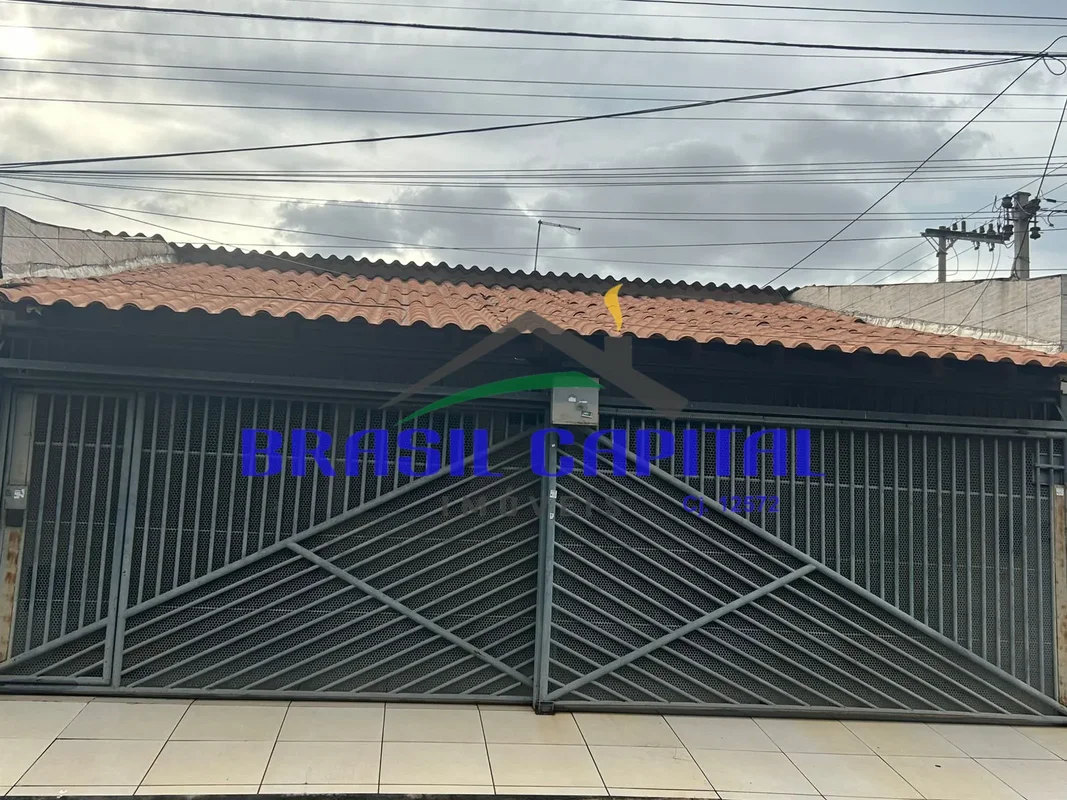Ótima casa com excelente aproveitamento dos espaços, contando com ampla área ext...