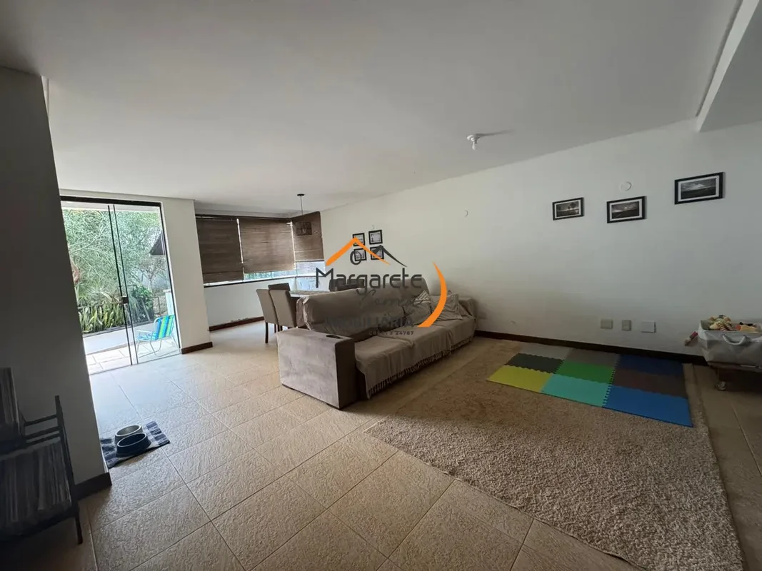 Imobiliária Margarete Corrêa vende casa no Condomínio Vivendas Friburgo*ESCRITUR...