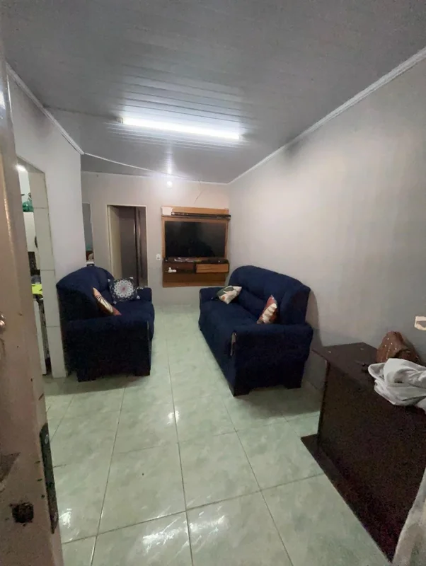 Descubra a casa perfeita na QR 408 Conjunto 8, Samambaia Norte, DF. Com 3 dormit...